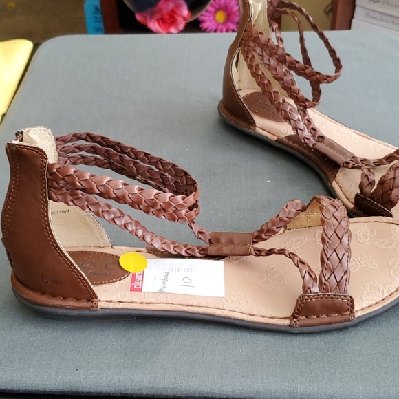 Shoes - Picture 2 of 3